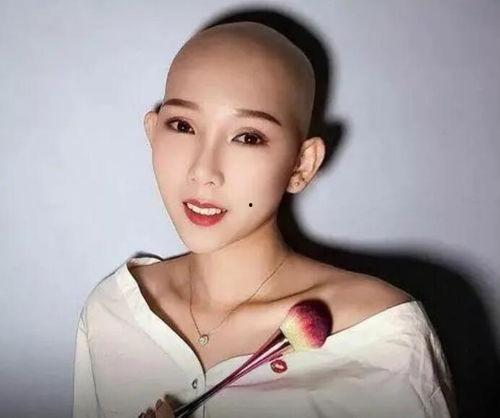 光头美女网红古装,演绎古典风华