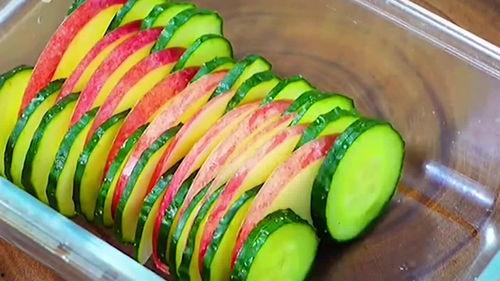 吃青瓜可以吃哈密瓜吗,同食可否？营养与口感大揭秘