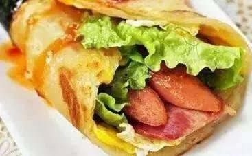 网红小吃煎饼类,煎饼类网红小吃，一口咬下，满口生香