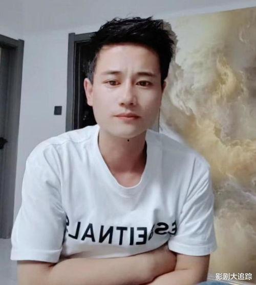 50岁男网红,50岁男网红的时尚生活与人生感悟