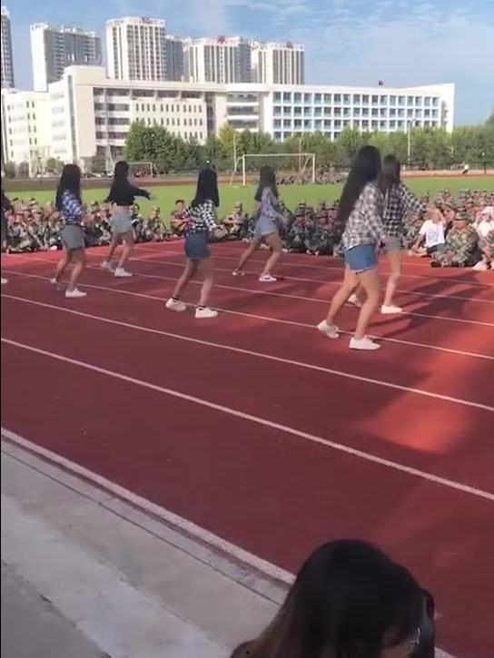 吃瓜网军训跳舞线路,舞蹈线路展现青春活力